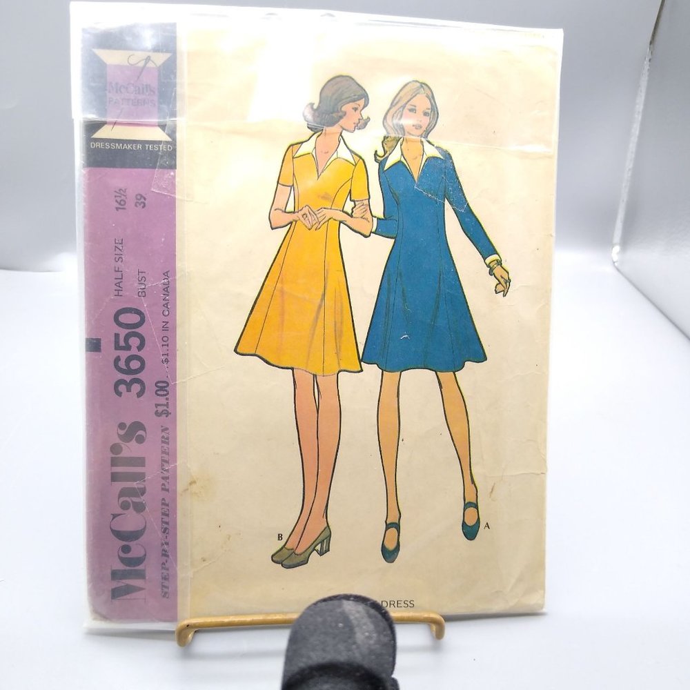 Vintage Sewing PATTERN McCalls 3650, Womens 1973 Half Size Dress, Plus Size